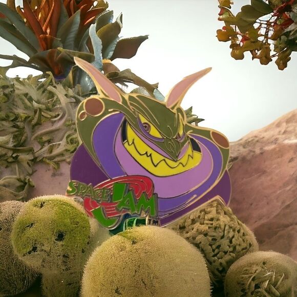 Space Jam Alien Villain Pin Wincraft Vintage 1996 Enameled Gold Tone Warner Bros - Picture 7 of 12